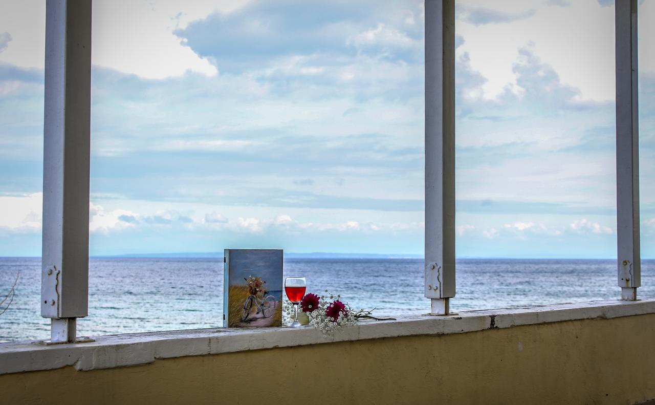 Pelagion II Sea Coral - Beachfront Holiday Home Kypseli Екстериор снимка