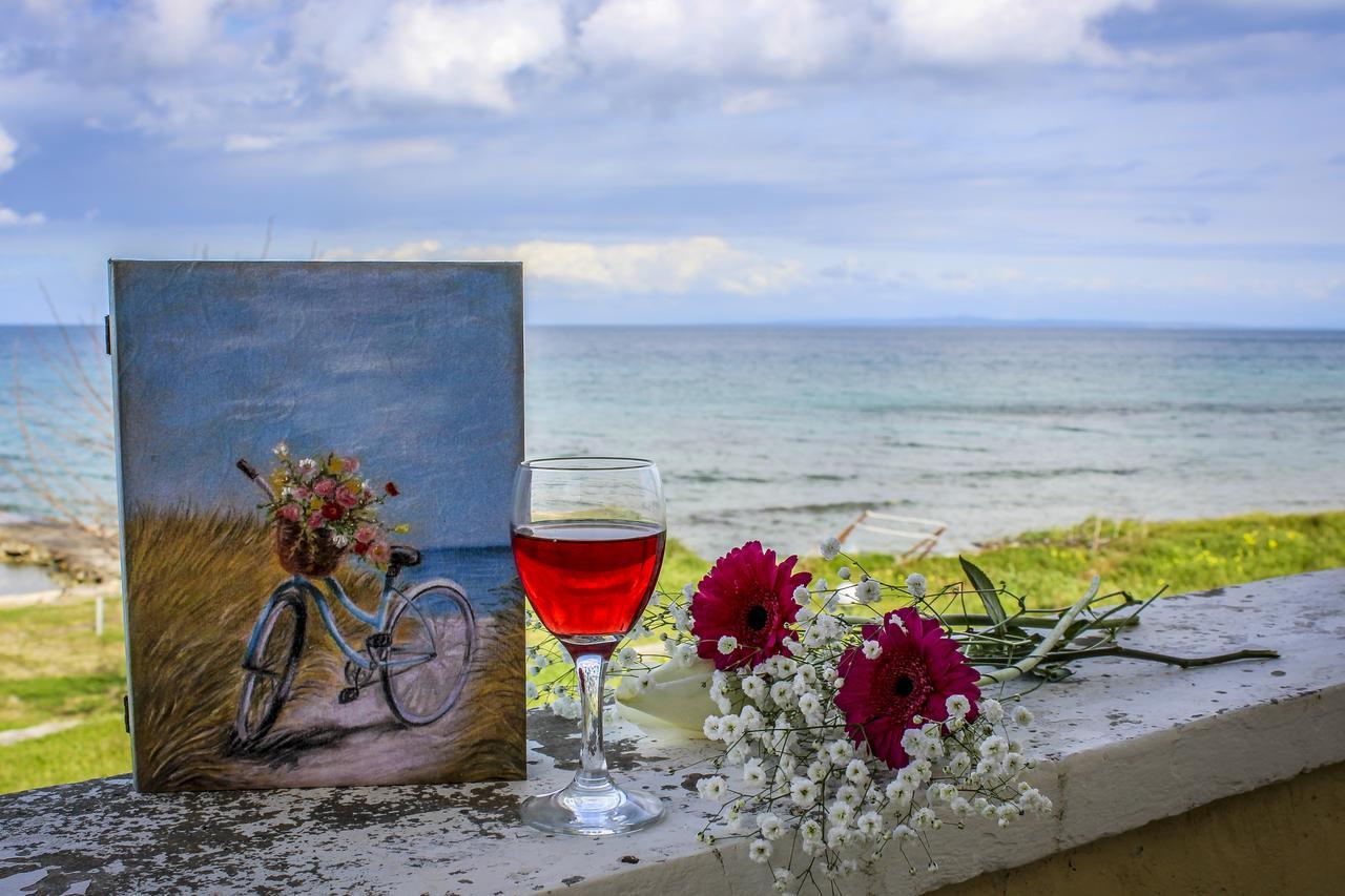 Pelagion II Sea Coral - Beachfront Holiday Home Kypseli Екстериор снимка