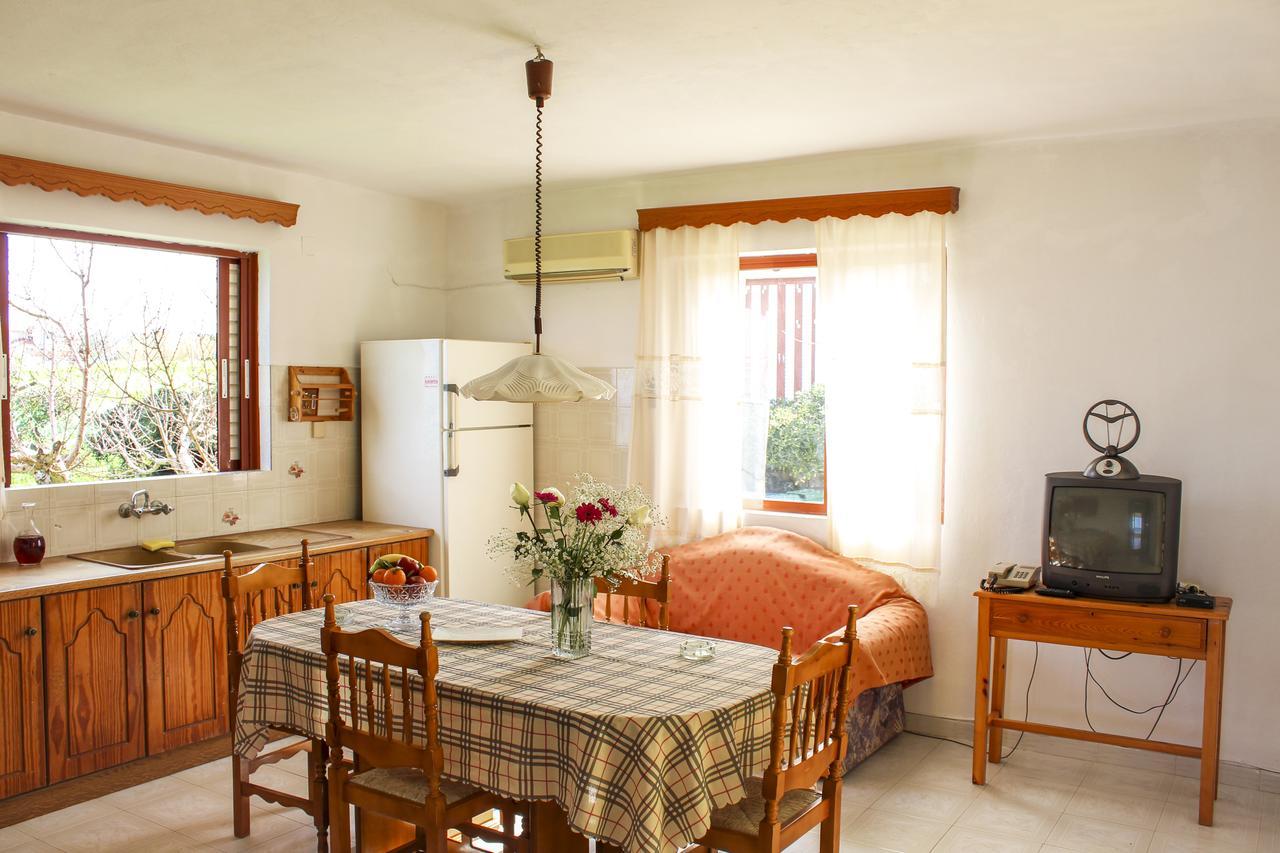 Pelagion II Sea Coral - Beachfront Holiday Home Kypseli Екстериор снимка