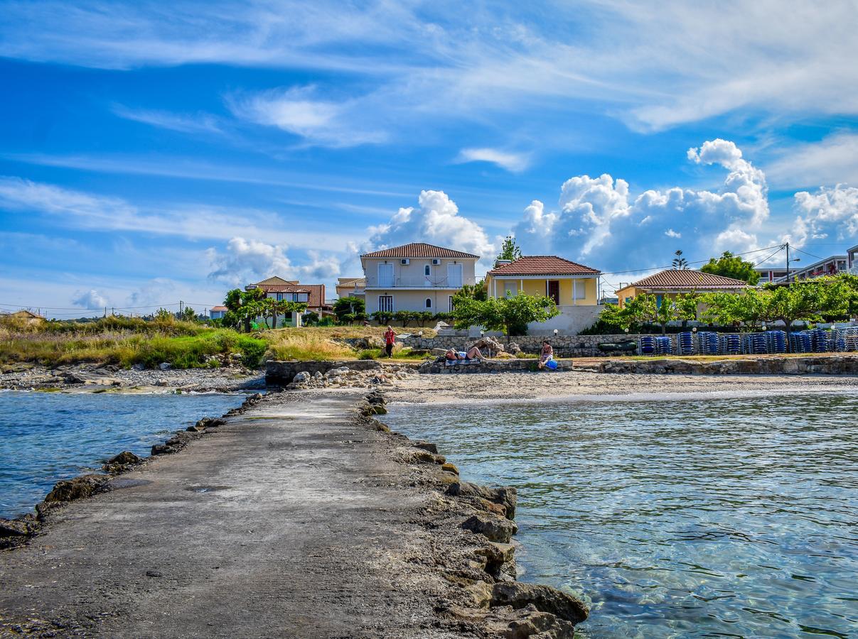 Pelagion II Sea Coral - Beachfront Holiday Home Kypseli Екстериор снимка