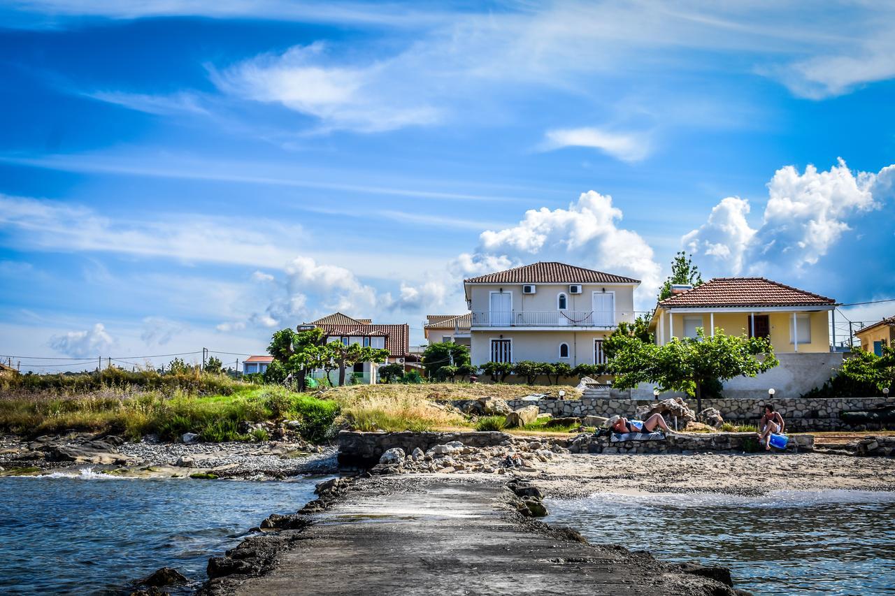 Pelagion II Sea Coral - Beachfront Holiday Home Kypseli Екстериор снимка